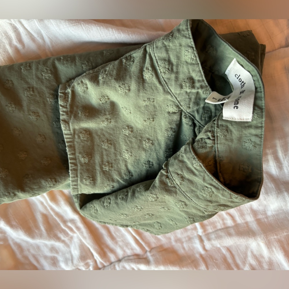 Cloth & Stone, Circular Pattern Textured, Soft Green Blouse, Size Large, Button - Picture 13 of 13